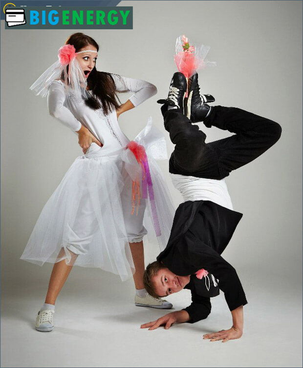 Танцювальний подарунок дівчині від хлопця