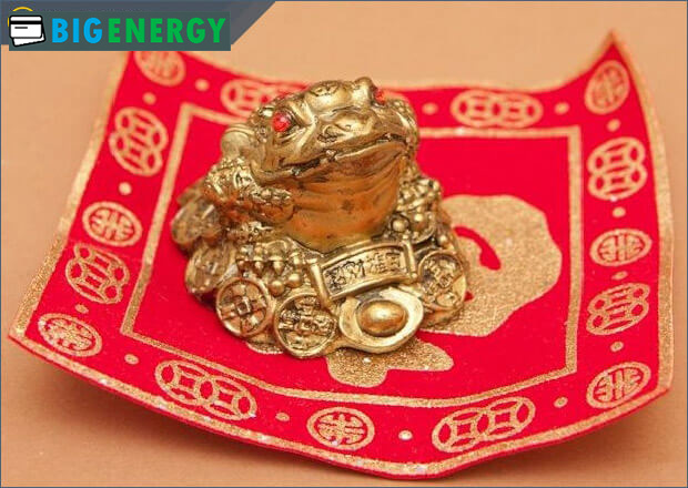 Жаба з монетою